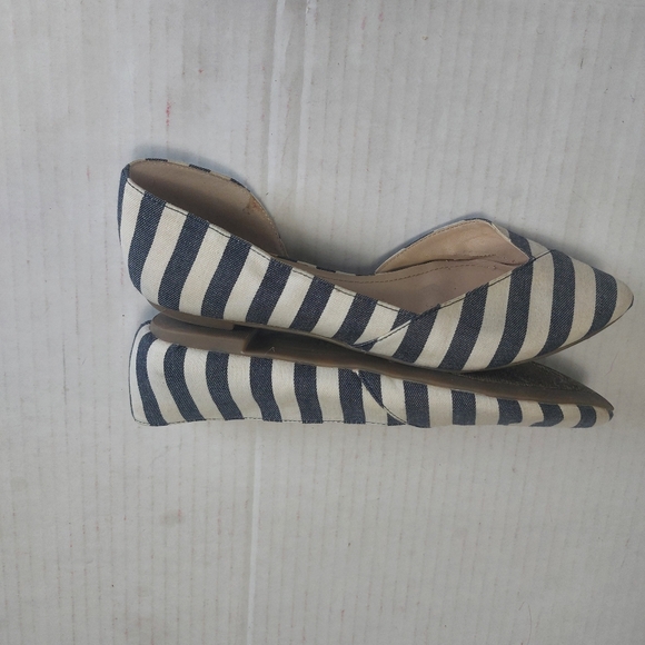 BCBG Black and White Striped Flats Size 6M - Picture 8 of 11